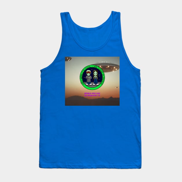 Cool Alien Couple Visiting for World UFO Day Tank Top by alienencounter